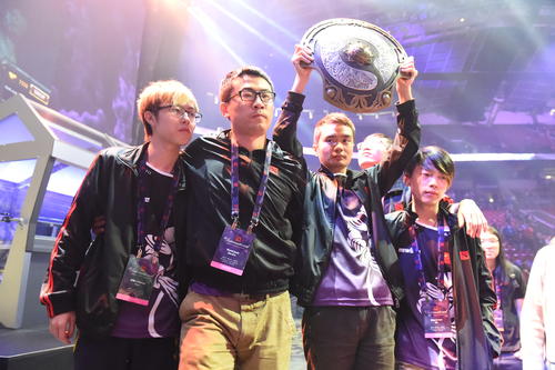 英雄联盟S15瑞士轮决战TES与BLG内战精彩回顾